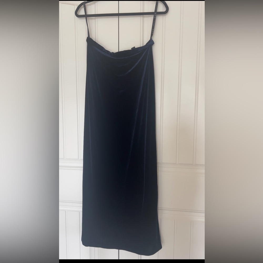 🌻 3/$12 Women’s Velvet Skirt size 13/14